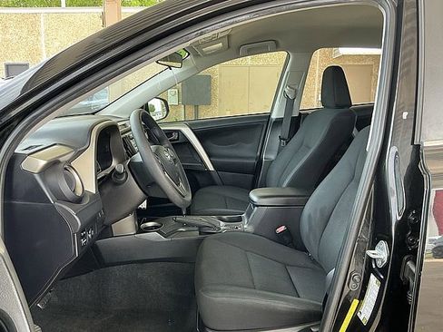 Used 2015 Toyota RAV4 LE FWD image 17