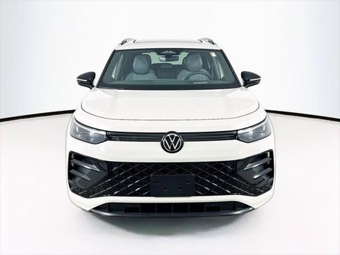 New 2026 Volkswagen Tiguan SE R-Line AWD/4WD image 2