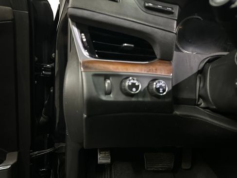 Used 2019 Cadillac Escalade ESV Luxury AWD/4WD image 35
