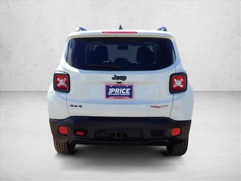 Used 2016 Jeep Renegade Trailhawk w/ Premium Trailhawk Package AWD/4WD image 3