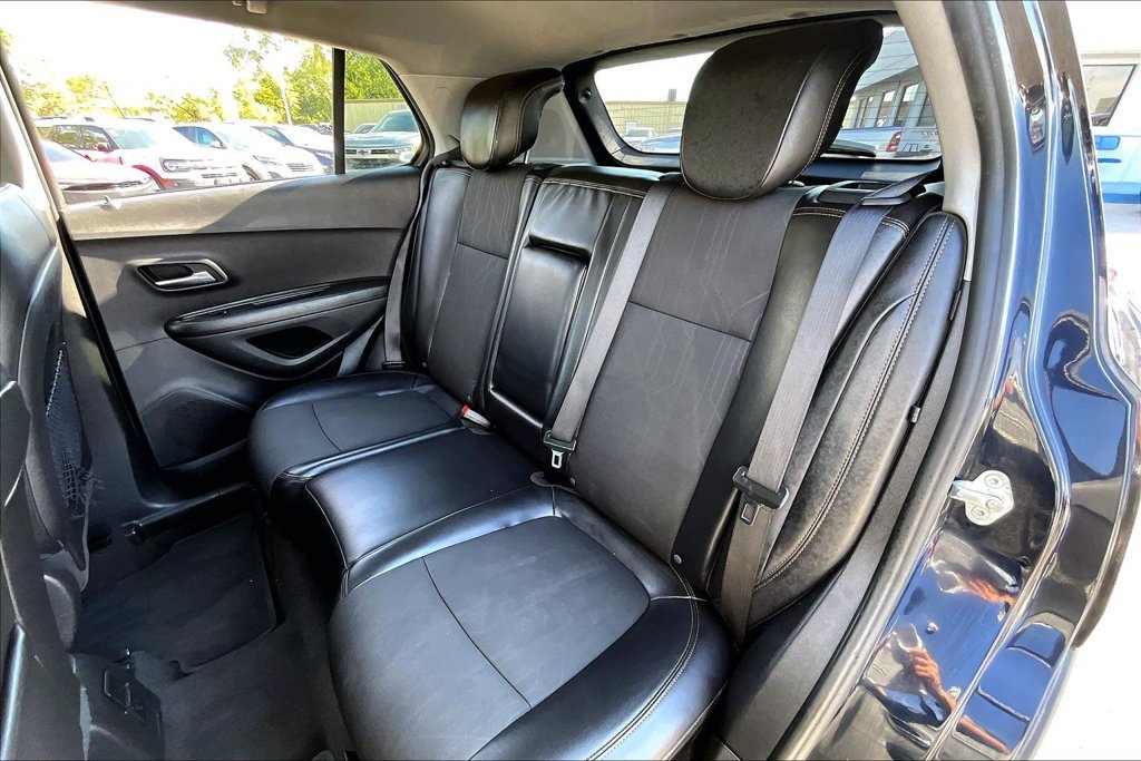Used 2022 Chevrolet Trax LT w/ LT Convenience Package FWD image 7