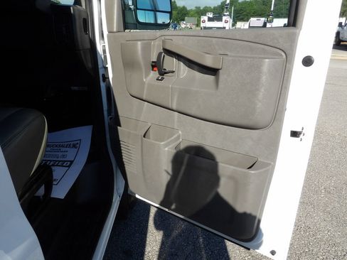 Used 2019 Chevrolet Express 3500 Extended w/ Driver Convenience Package RWD image 28