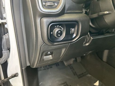 Used 2024 RAM 1500 Big Horn RWD image 40