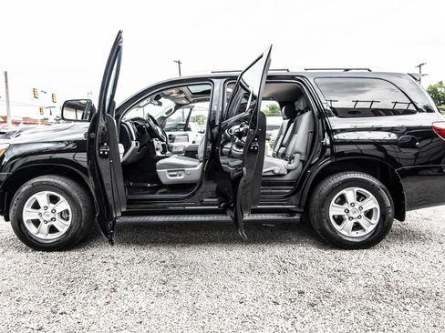 Used 2018 Toyota Sequoia SR5 RWD image 18