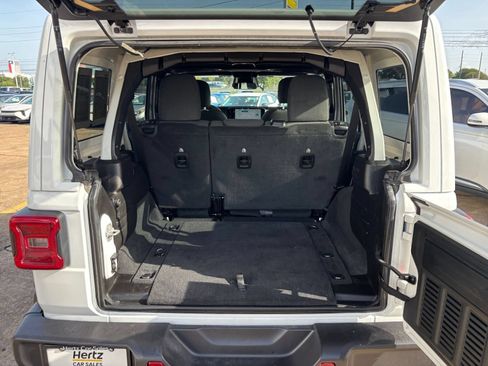 Used 2025 Jeep Wrangler Unlimited Sahara AWD/4WD image 30