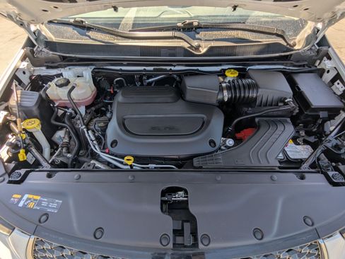 Used 2024 Chrysler Pacifica Touring-L FWD image 35