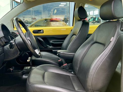 Used 2009 Volkswagen Beetle S FWD image 12