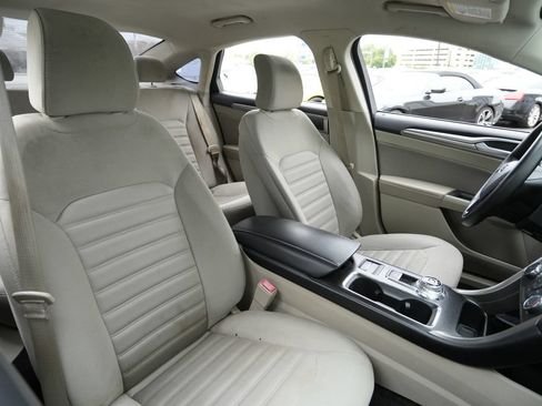 Used 2018 Ford Fusion SE FWD image 29