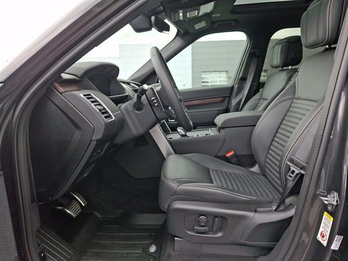 Used 2025 Land Rover Discovery Dynamic SE AWD/4WD image 14