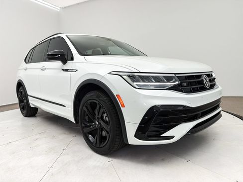 Used 2023 Volkswagen Tiguan SE R-Line FWD image 11