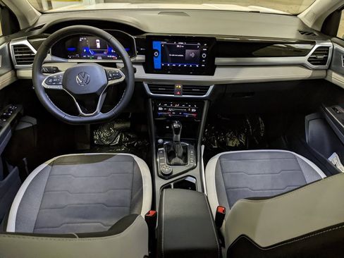 New 2025 Volkswagen Taos SE image 12