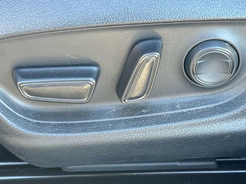 Used 2023 Toyota Camry SE image 19