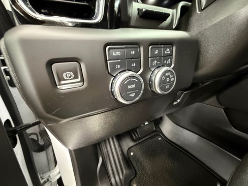 Used 2024 GMC Sierra 2500 Denali w/ Denali Reserve Package AWD/4WD image 27