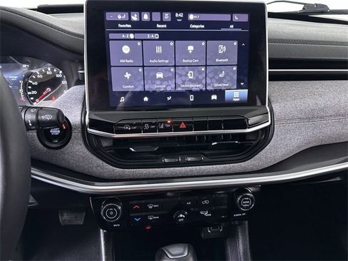 Used 2024 Jeep Compass Latitude image 14