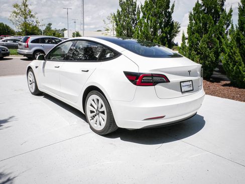 Used 2022 Tesla Model 3 Long Range AWD/4WD image 8