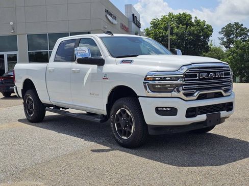Used 2026 RAM 2500 Laramie AWD/4WD image 5