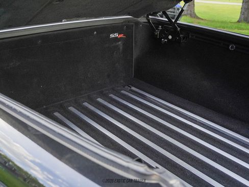 Used 2005 Chevrolet SSR w/ Preferred Equipment Group RWD image 56