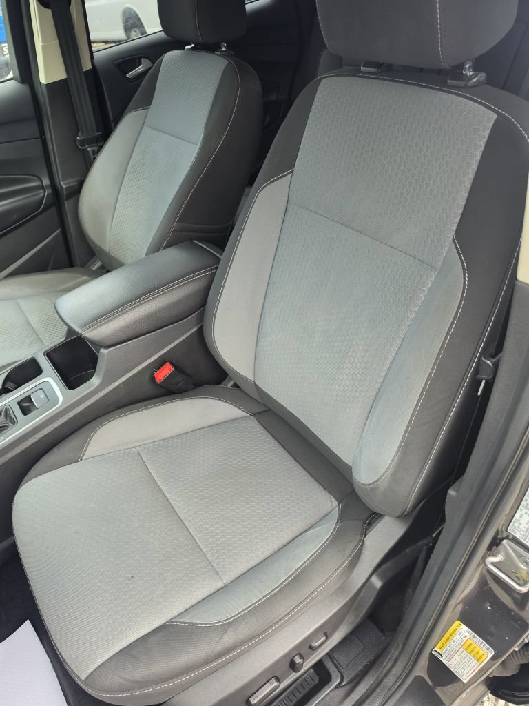 Used 2017 Ford Escape SE w/ SE Cold Weather Package AWD/4WD image 12