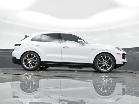 Certified 2025 Porsche Cayenne E-Hybrid AWD/4WD image 39