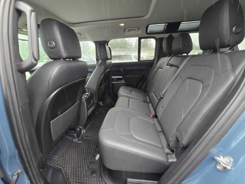 Used 2023 Land Rover Defender 110 SE AWD/4WD image 16