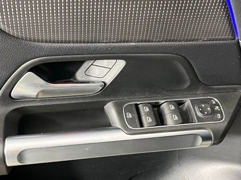 Used 2022 Mercedes-Benz GLB 250 image 18