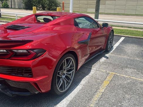 Used 2025 Chevrolet Corvette Z06 RWD image 2