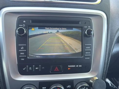 Used 2015 GMC Acadia SLE FWD image 13