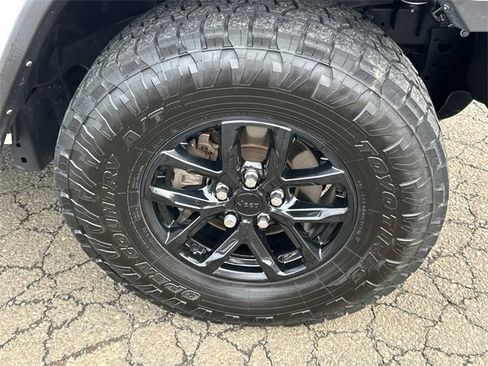 Used 2022 Jeep Gladiator Sport image 7