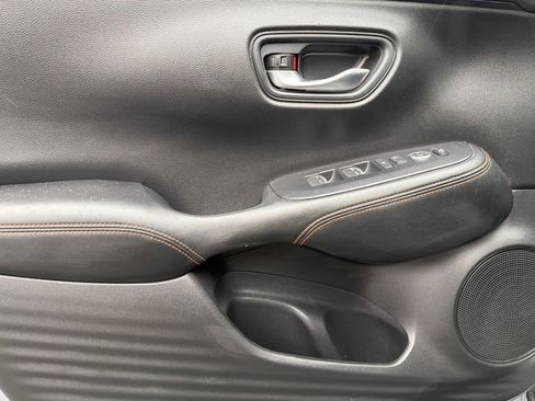 Certified 2025 Honda HR-V Sport image 14