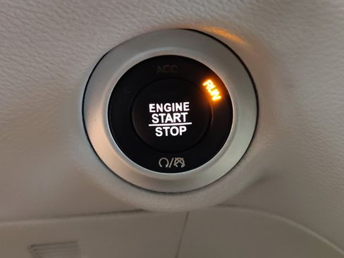 Used 2017 Chrysler Pacifica Touring-L Plus w/ Advanced Safetytec Group FWD image 32