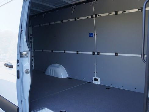 New 2024 Mercedes-Benz eSprinter 170 Cargo image 9