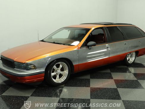 Used 1992 Oldsmobile Custom Cruiser RWD image 6