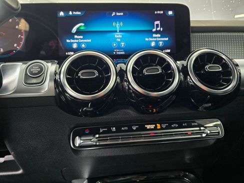 Used 2023 Mercedes-Benz GLB 250 4MATIC image 34