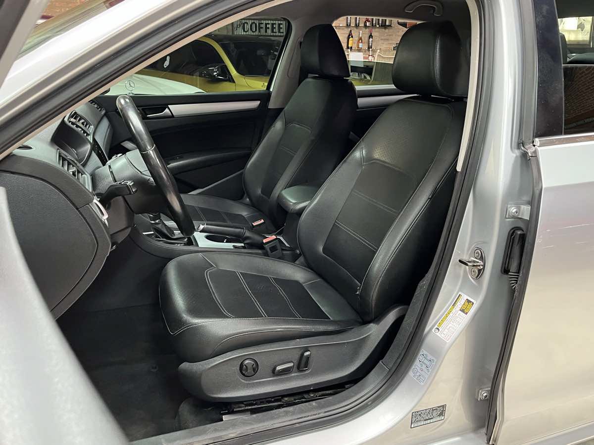 Used 2013 Volkswagen Passat 2.5 SE FWD image 22