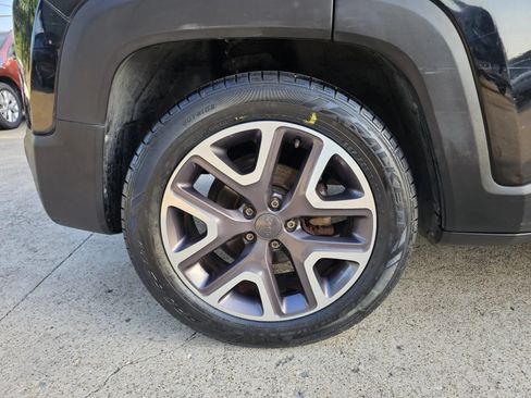 Used 2015 Jeep Renegade Latitude w/ Popular Equipment Group FWD image 4