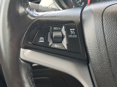 Used 2021 Chevrolet Trax LT w/ LT Convenience Package image 23