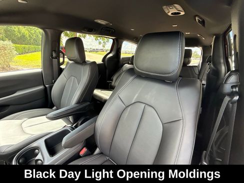 New 2026 Chrysler Pacifica Select image 21