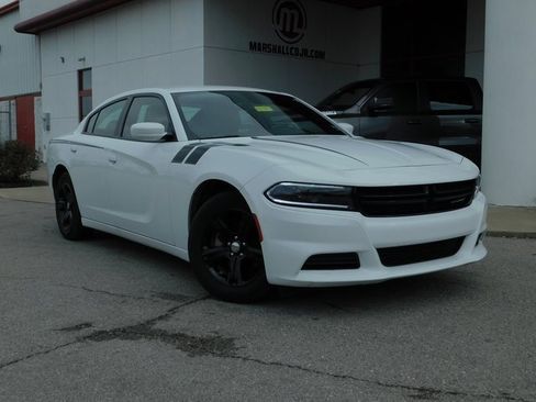 Used 2022 Dodge Charger SXT image 2