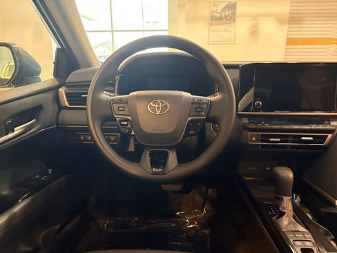 Used 2025 Toyota Camry LE image 33