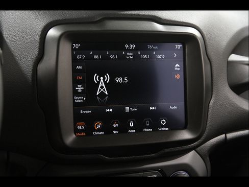 Used 2023 Jeep Renegade Latitude AWD/4WD image 10