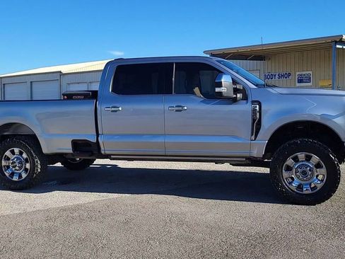 Used 2023 Ford F250 Lariat w/ Chrome Package image 9