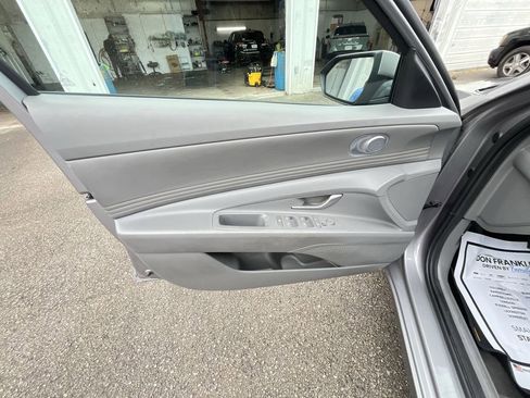 Used 2025 Hyundai Elantra SEL image 13