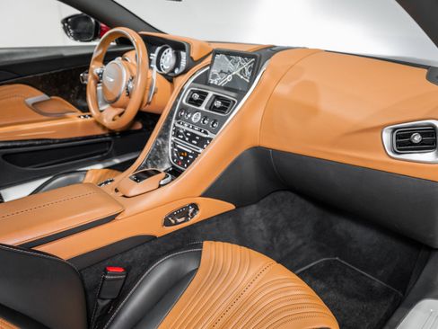 Used 2017 Aston Martin DB11 V12 image 16