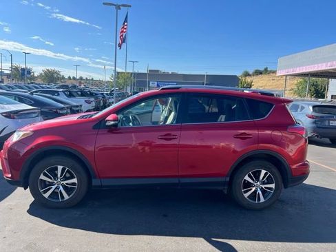 Used 2017 Toyota RAV4 XLE AWD/4WD image 3