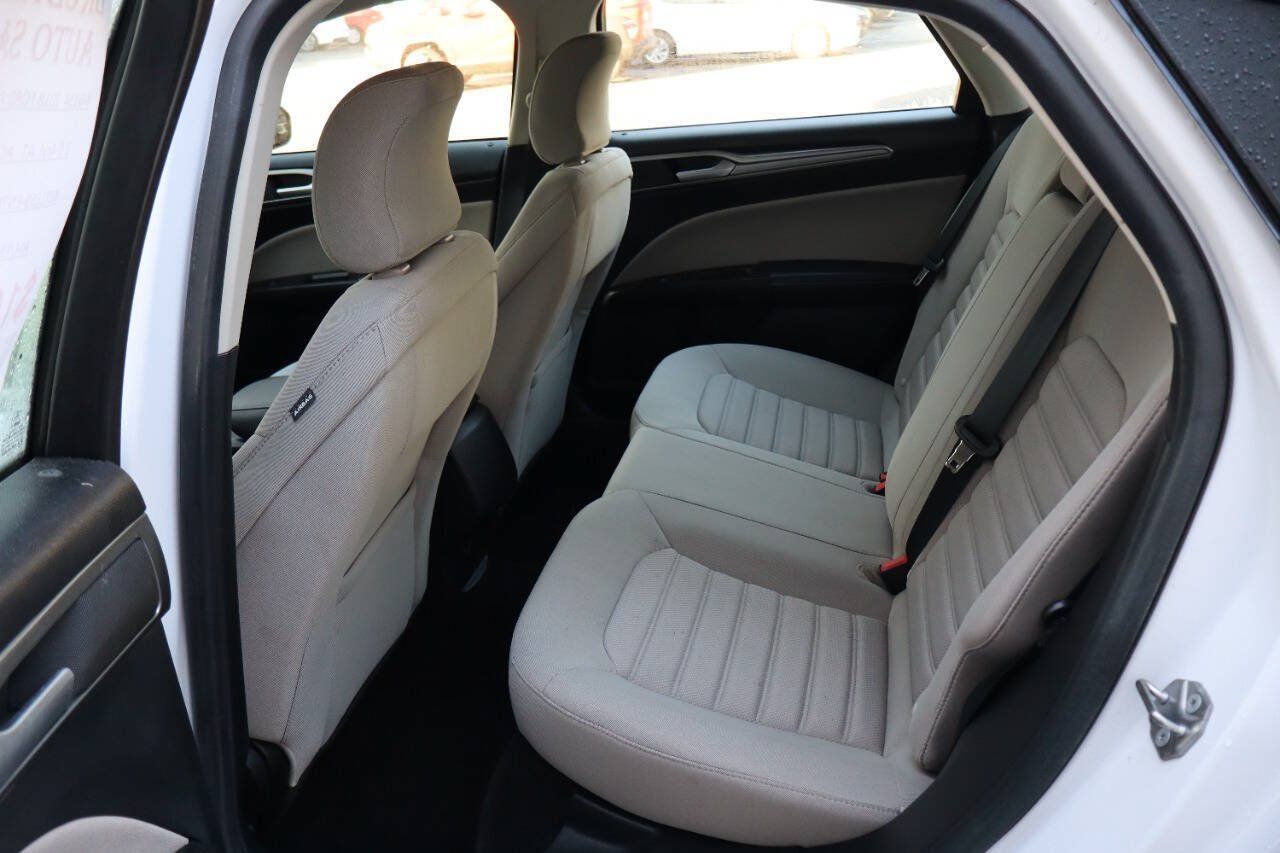 Used 2018 Ford Fusion S FWD image 4