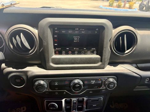 Used 2023 Jeep Wrangler Unlimited Sport AWD/4WD image 12
