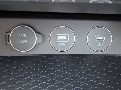 Used 2025 Genesis G70 2.5T AWD/4WD image 21