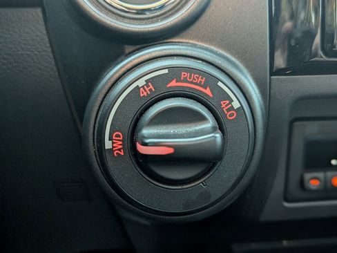 Used 2021 Nissan Titan PRO-4X w/ Pro-4x Convenience Package image 22