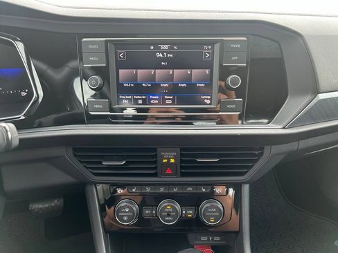 Used 2024 Volkswagen Jetta SE w/ Panoramic Sunroof Package FWD image 27