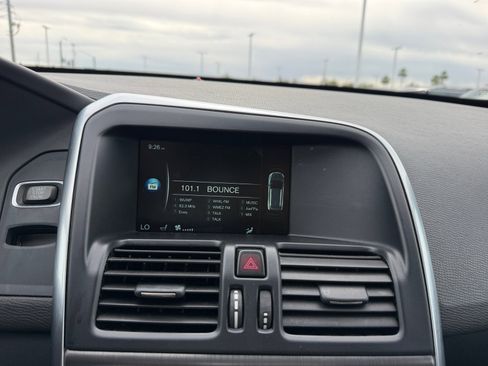 Used 2016 Volvo XC60 T5 Premier w/ Proximity Package image 11